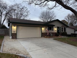 2112 Deerfield DRIVE, West Bend, WI 53090
