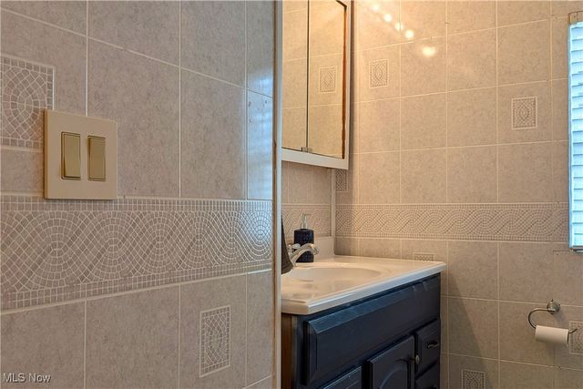 122 13th Street NE, New Philadelphia, OH 44663