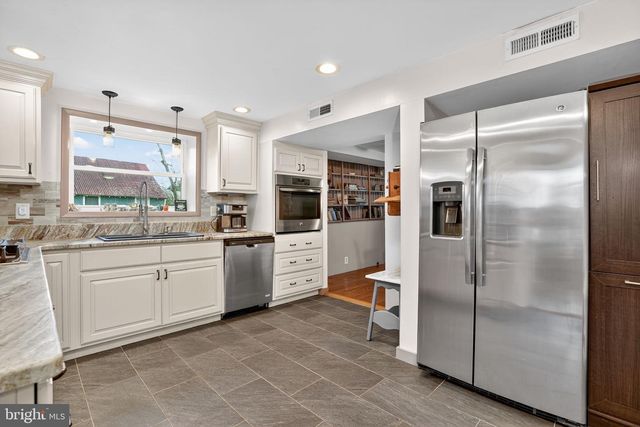 5277 MAIN ST, Chincoteague Island, VA 23336