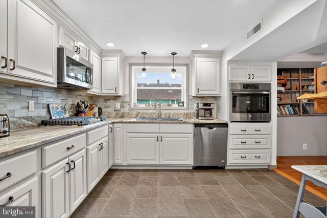 5277 MAIN ST, Chincoteague Island, VA 23336