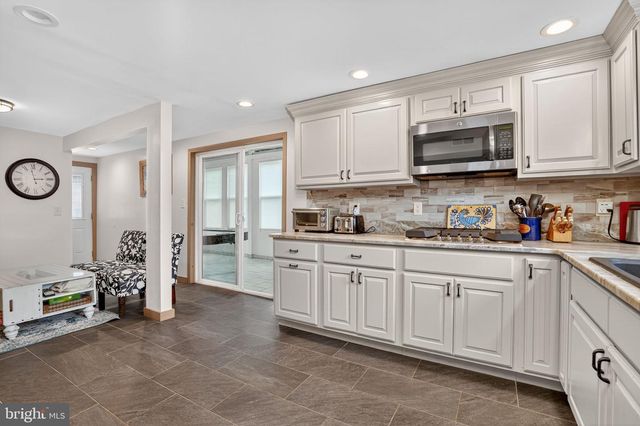 5277 MAIN ST, Chincoteague Island, VA 23336