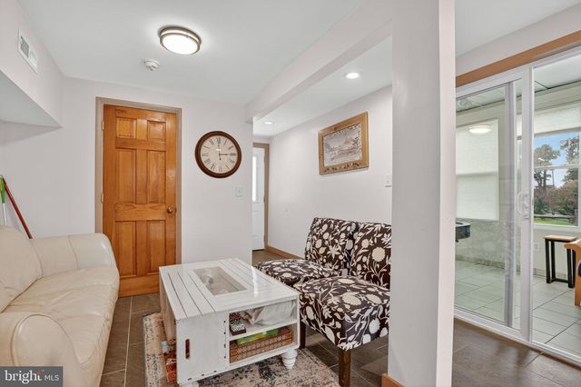 5277 MAIN ST, Chincoteague Island, VA 23336