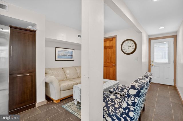 5277 MAIN ST, Chincoteague Island, VA 23336