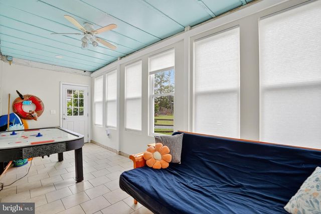 5277 MAIN ST, Chincoteague Island, VA 23336