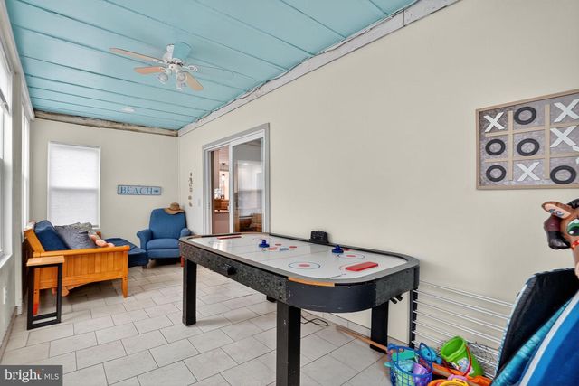 5277 MAIN ST, Chincoteague Island, VA 23336