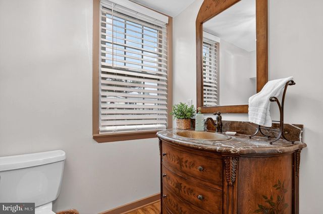 5277 MAIN ST, Chincoteague Island, VA 23336