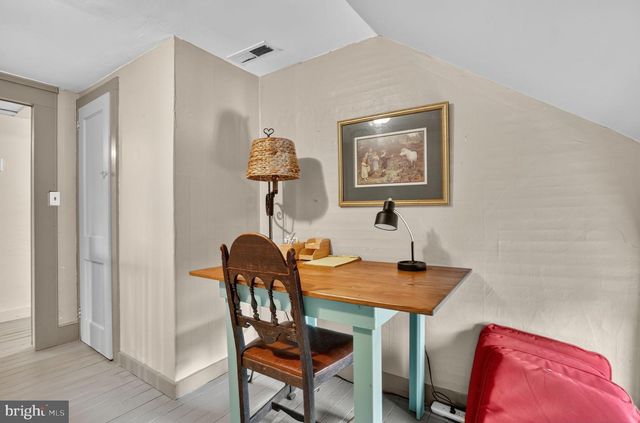 5277 MAIN ST, Chincoteague Island, VA 23336