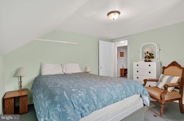 5277 MAIN ST, Chincoteague Island, VA 23336