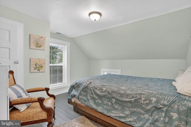 5277 MAIN ST, Chincoteague Island, VA 23336