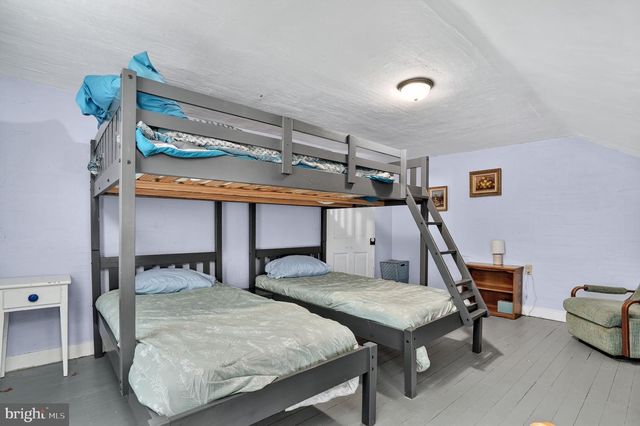 5277 MAIN ST, Chincoteague Island, VA 23336