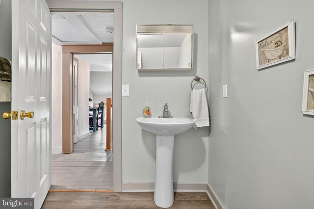 5277 MAIN ST, Chincoteague Island, VA 23336