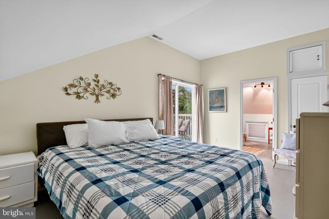 5277 MAIN ST, Chincoteague Island, VA 23336