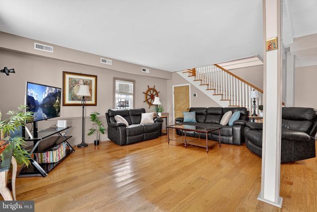 5277 MAIN ST, Chincoteague Island, VA 23336