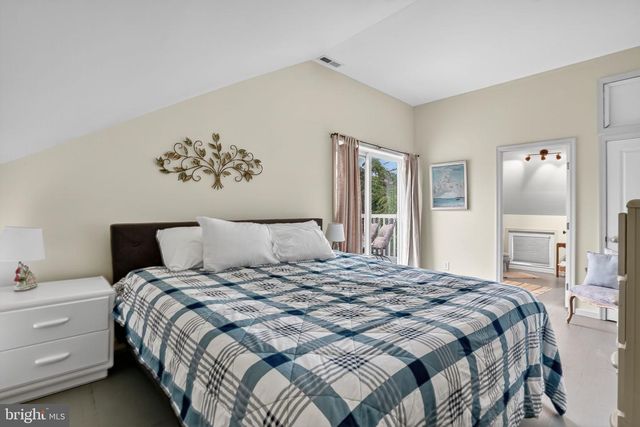 5277 MAIN ST, Chincoteague Island, VA 23336