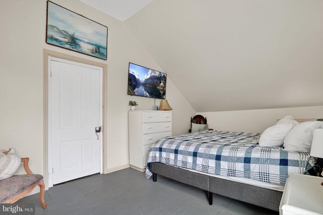 5277 MAIN ST, Chincoteague Island, VA 23336