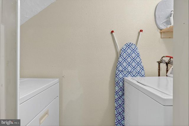 5277 MAIN ST, Chincoteague Island, VA 23336