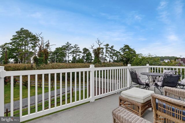 5277 MAIN ST, Chincoteague Island, VA 23336