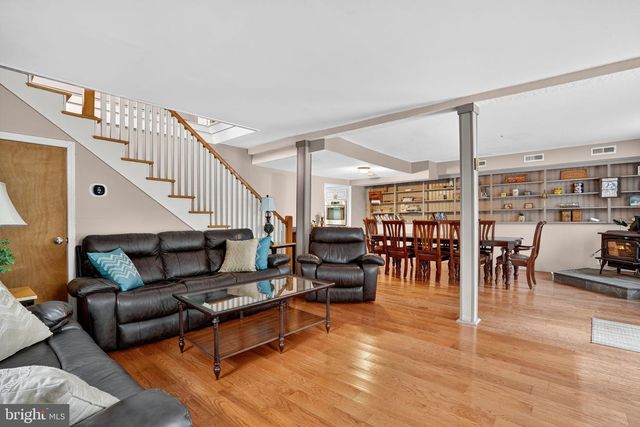 5277 MAIN ST, Chincoteague Island, VA 23336