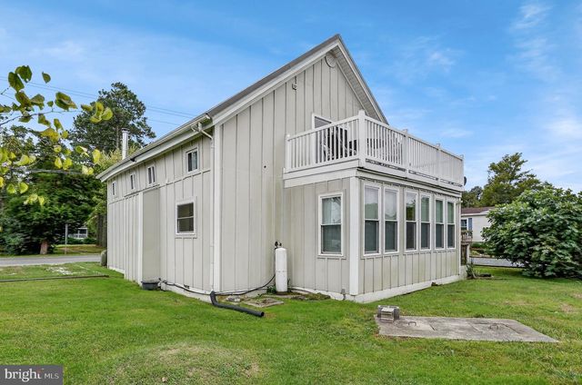 5277 MAIN ST, Chincoteague Island, VA 23336