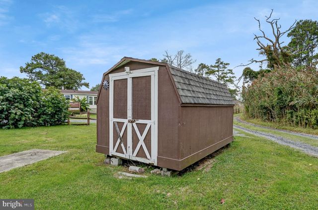 5277 MAIN ST, Chincoteague Island, VA 23336