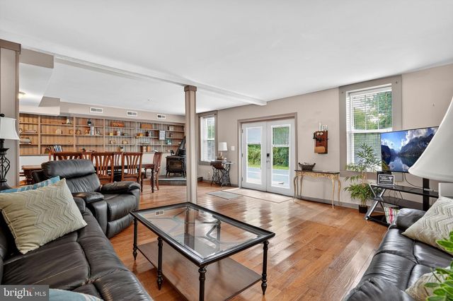 5277 MAIN ST, Chincoteague Island, VA 23336