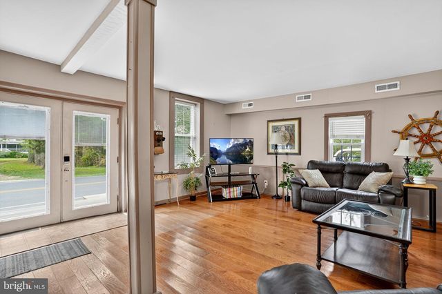 5277 MAIN ST, Chincoteague Island, VA 23336