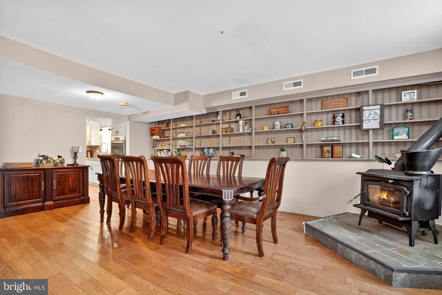 5277 MAIN ST, Chincoteague Island, VA 23336