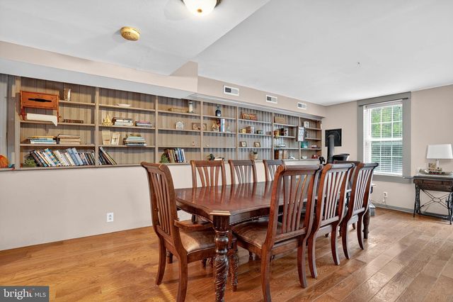 5277 MAIN ST, Chincoteague Island, VA 23336