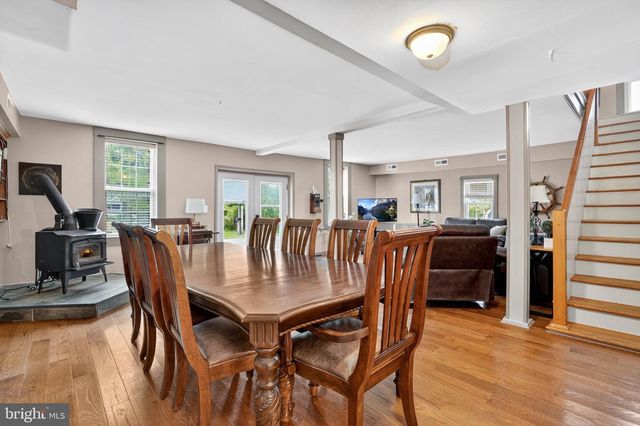 5277 MAIN ST, Chincoteague Island, VA 23336