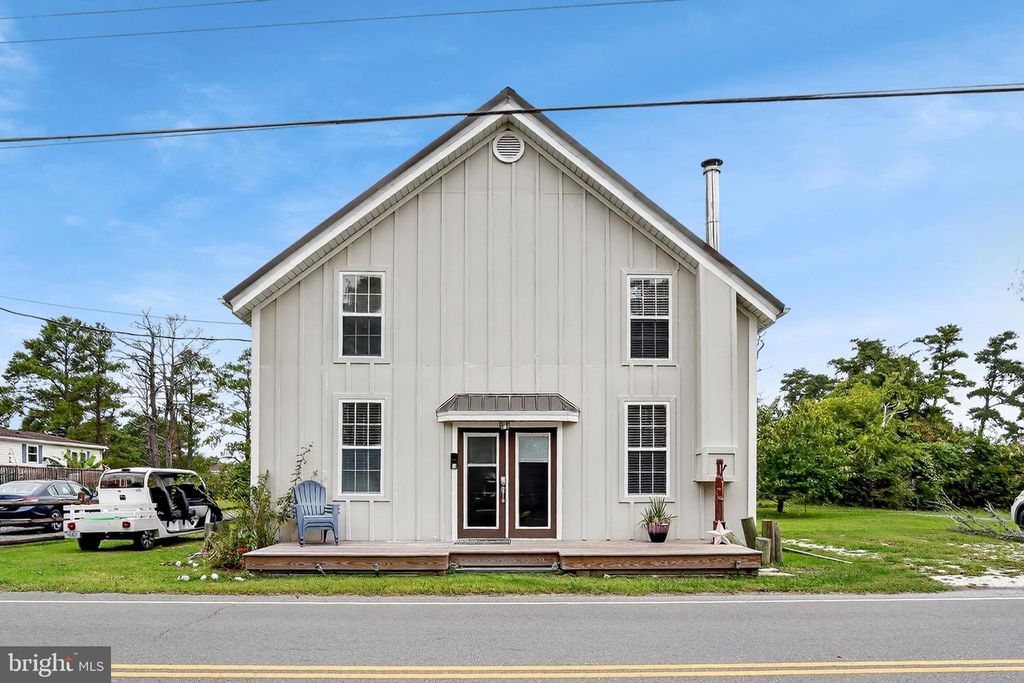 5277 MAIN ST, Chincoteague Island, VA 23336