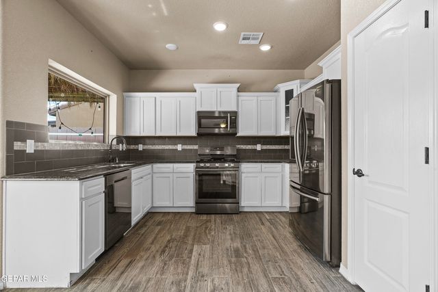 7816 ENCHANTED PATH Drive, El Paso, TX 79911