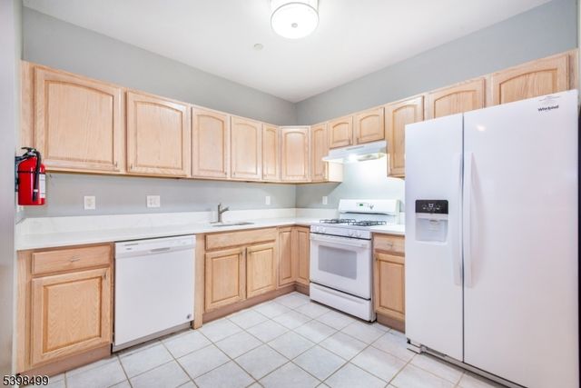 104 Barrister Dr 104, Butler Boro, NJ 07405