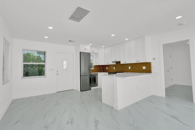 10084 Meridian Way N 4, Palm Beach Gardens, FL 33410