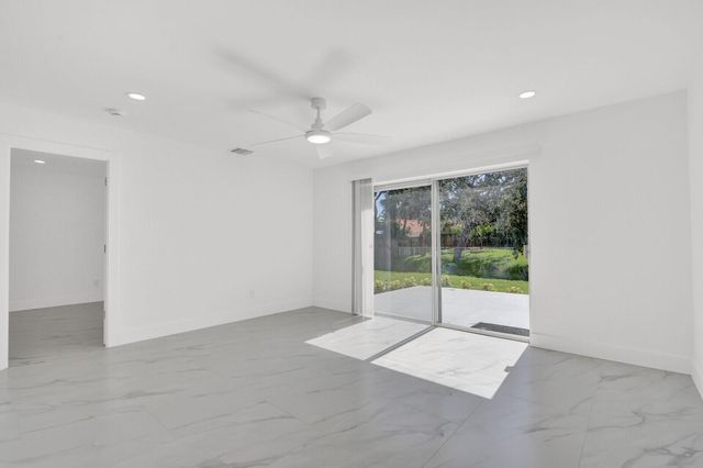 10084 Meridian Way N 4, Palm Beach Gardens, FL 33410