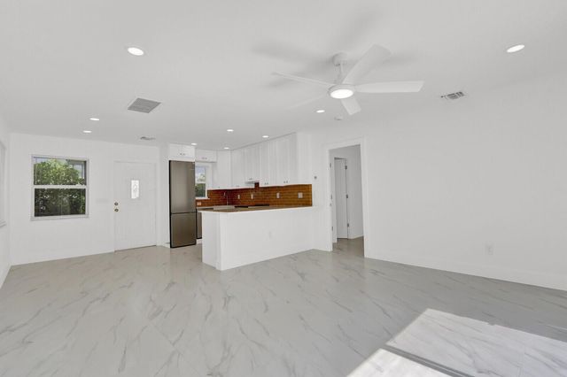 10084 Meridian Way N 4, Palm Beach Gardens, FL 33410
