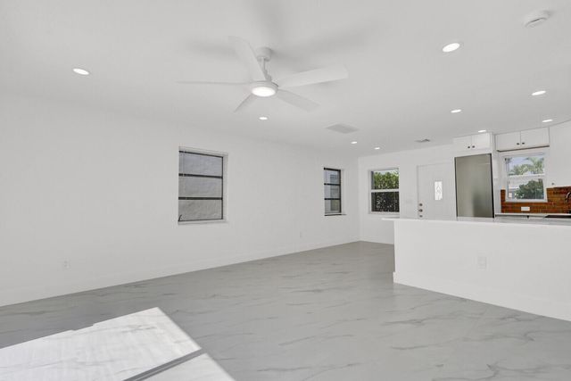 10084 Meridian Way N 4, Palm Beach Gardens, FL 33410