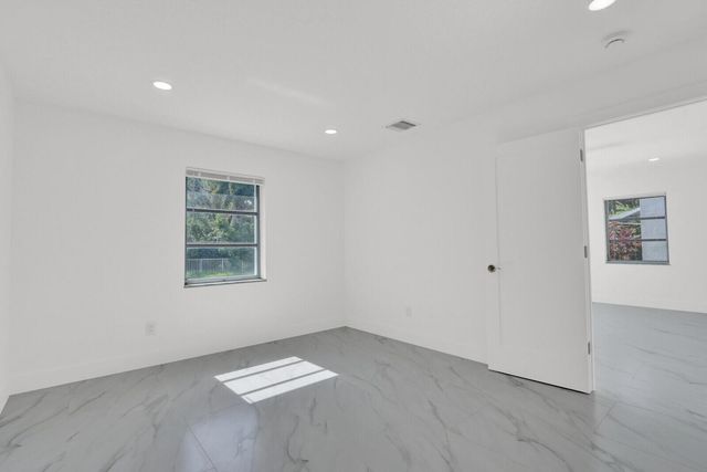 10084 Meridian Way N 4, Palm Beach Gardens, FL 33410