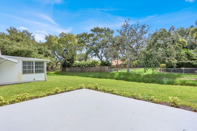 10084 Meridian Way N 4, Palm Beach Gardens, FL 33410
