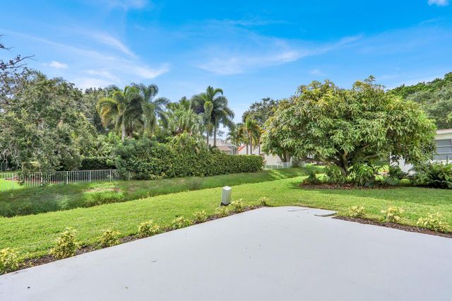 10084 Meridian Way N 4, Palm Beach Gardens, FL 33410