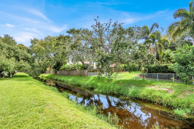 10084 Meridian Way N 4, Palm Beach Gardens, FL 33410