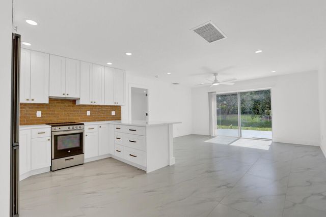 10084 Meridian Way N 4, Palm Beach Gardens, FL 33410