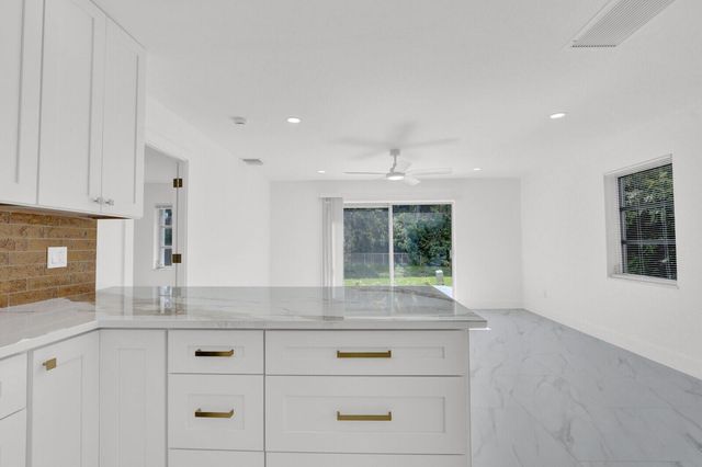 10084 Meridian Way N 4, Palm Beach Gardens, FL 33410