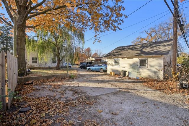 933 S Main Street, Ottawa, KS 66067