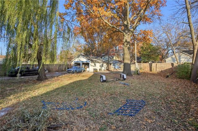 933 S Main Street, Ottawa, KS 66067