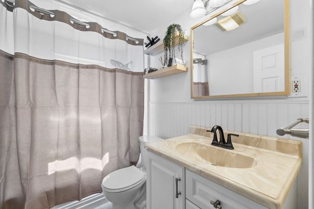 1392 Old Pleasant St, Bridgewater, MA 02324