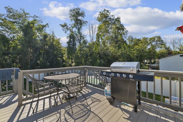 1392 Old Pleasant St, Bridgewater, MA 02324