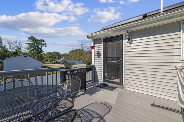 1392 Old Pleasant St, Bridgewater, MA 02324