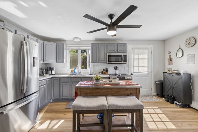 1392 Old Pleasant St, Bridgewater, MA 02324