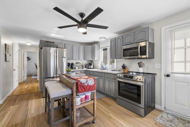 1392 Old Pleasant St, Bridgewater, MA 02324