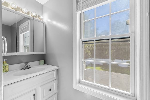 1392 Old Pleasant St, Bridgewater, MA 02324